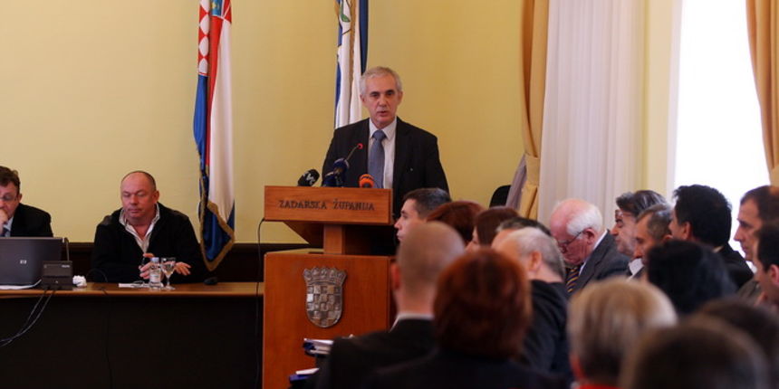 Zadar, 300113.
Zgrada Zadarske zupanije na Poluotoku.
U velikoj dvorani Zadarske zupanije jutros je odrzana sjednica Skupstine Zadarske zupanije. 
Na slici zadarski zupan Stipe Zrilic.
Foto: Jure Miskovic / CROPIX
