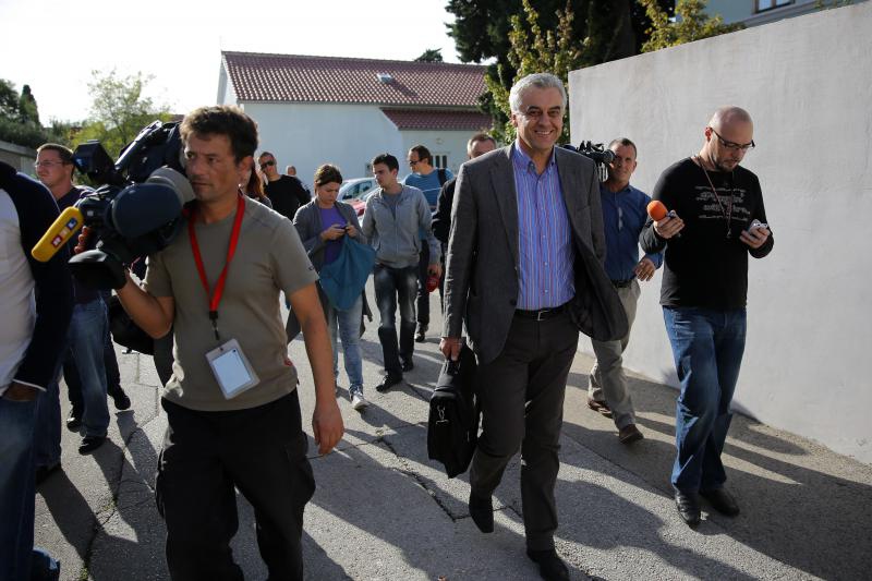 Danas je nakon ispitivanja u Zagrebu u stan u zadarskim Arbanasima od strane policije doveden bivši državni tajnik Zdravko Livaković kako bi se uz njegovu prisutnost i prisutnost njegova odvjetnika obavila pretraga stana. Pretpostavlja se da se istražuje