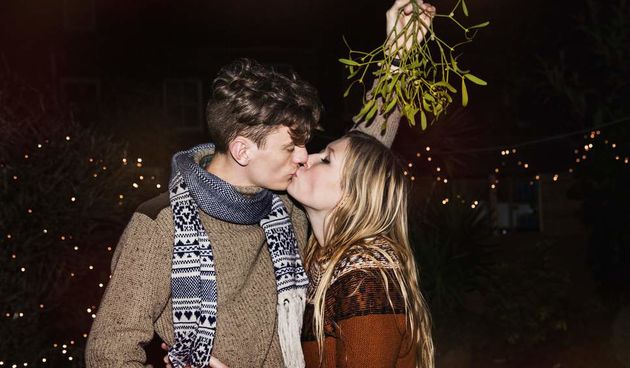 Poljubac ispod imele