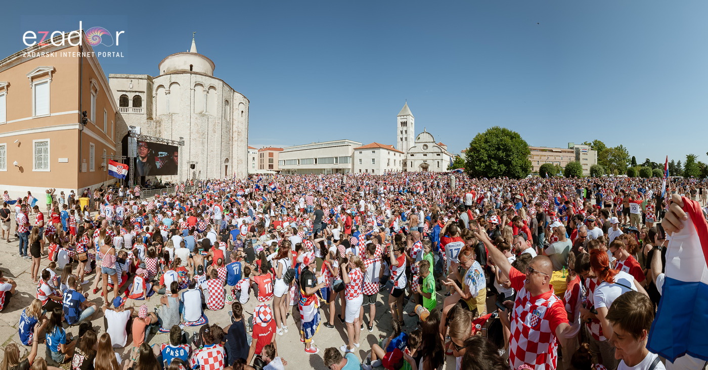 Navijačko ludilo u Zadru za vrijeme i nakon finala Svjetskog prvenstva Navijačko ludilo u Zadru za vrijeme i nakon finala Svjetskog prvenstva