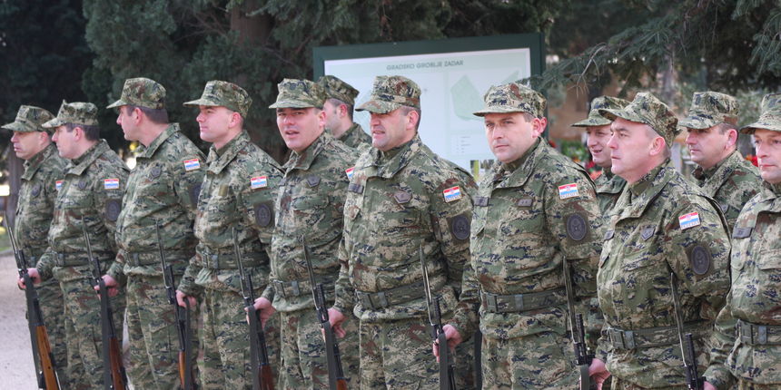 Polaganje vijenaca za poginule branitelje u VRA Maslenica, Foto: Saša Čuka