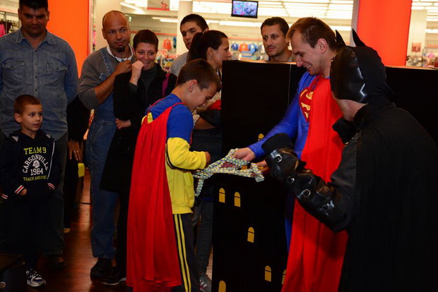 Superheroji u trgovinskom centru Supernova 25. listopada 2014. Foto: Iva Perinčić Superheroji u trgovinskom centru Supernova 25. listopada 2014. Foto: Iva Perinčić