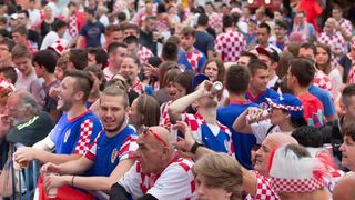 Hrvatski navijači okupirali Lens uoči utakmice s Portugalom, Photo: PIXSELL Hrvatski navijači okupirali Lens uoči utakmice s Portugalom, Photo: PIXSELL