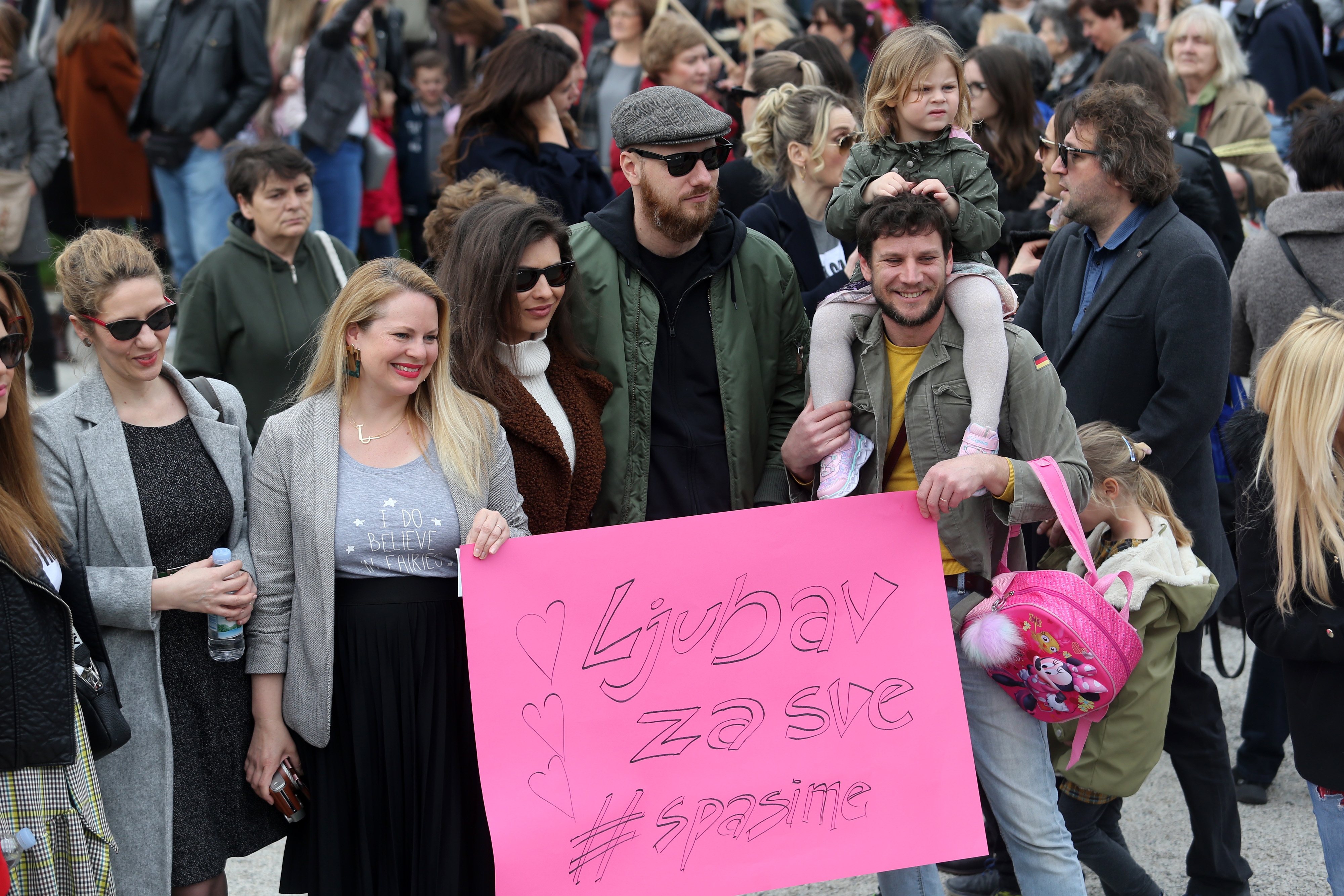 Prosvjed #spasime: Tomislavov trg u Zagrebu pun ljudi, došao i Plenković Prosvjed #spasime: Tomislavov trg u Zagrebu pun ljudi, došao i Plenković