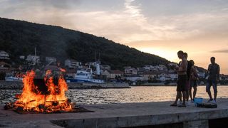 Tunuara 2016 – defile ribarica, spremanje brudeta, demonstracija ribarske vještine i koncert Zorica Kondža. Foto: TZ općine Kali/Adam Vidas Tunuara 2016 – defile ribarica, spremanje brudeta, demonstracija ribarske vještine i koncert Zorica Kondža. Foto: TZ općine Kali/Adam Vidas