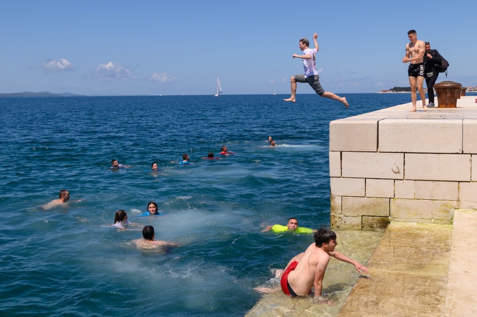 Zadarski maturanti obilježili kraj škole na rivi