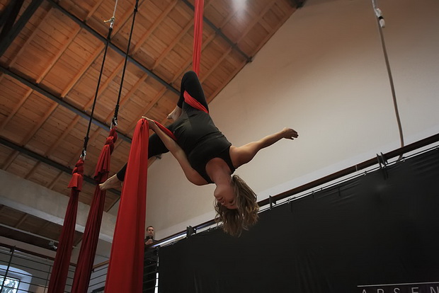 Arsenal: Xiomara Circo Art – ples na svili, Foto: Roberto Lerga Arsenal: Xiomara Circo Art – ples na svili, Foto: Roberto Lerga