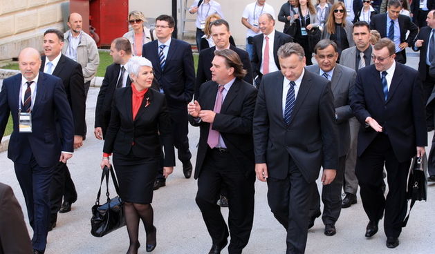 Rovinj, 220410.
Danas je u Rovinju otvorena Windays business konferencija, u organizaciji Microsoft Hrvatska i Jutarnjeg lista. Na otvorenje je dosla premijerka Jadranka Kosor.
Na fotografiji: Jadranka Kosor, Ivan Jakovcic, Djuro Popijac, Ninoslav Pavic.