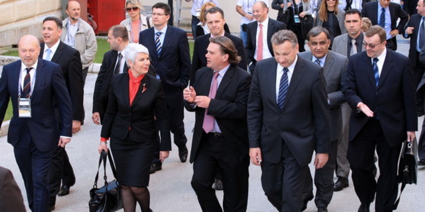 Rovinj, 220410.
Danas je u Rovinju otvorena Windays business konferencija, u organizaciji Microsoft Hrvatska i Jutarnjeg lista. Na otvorenje je dosla premijerka Jadranka Kosor.
Na fotografiji: Jadranka Kosor, Ivan Jakovcic, Djuro Popijac, Ninoslav Pavic.