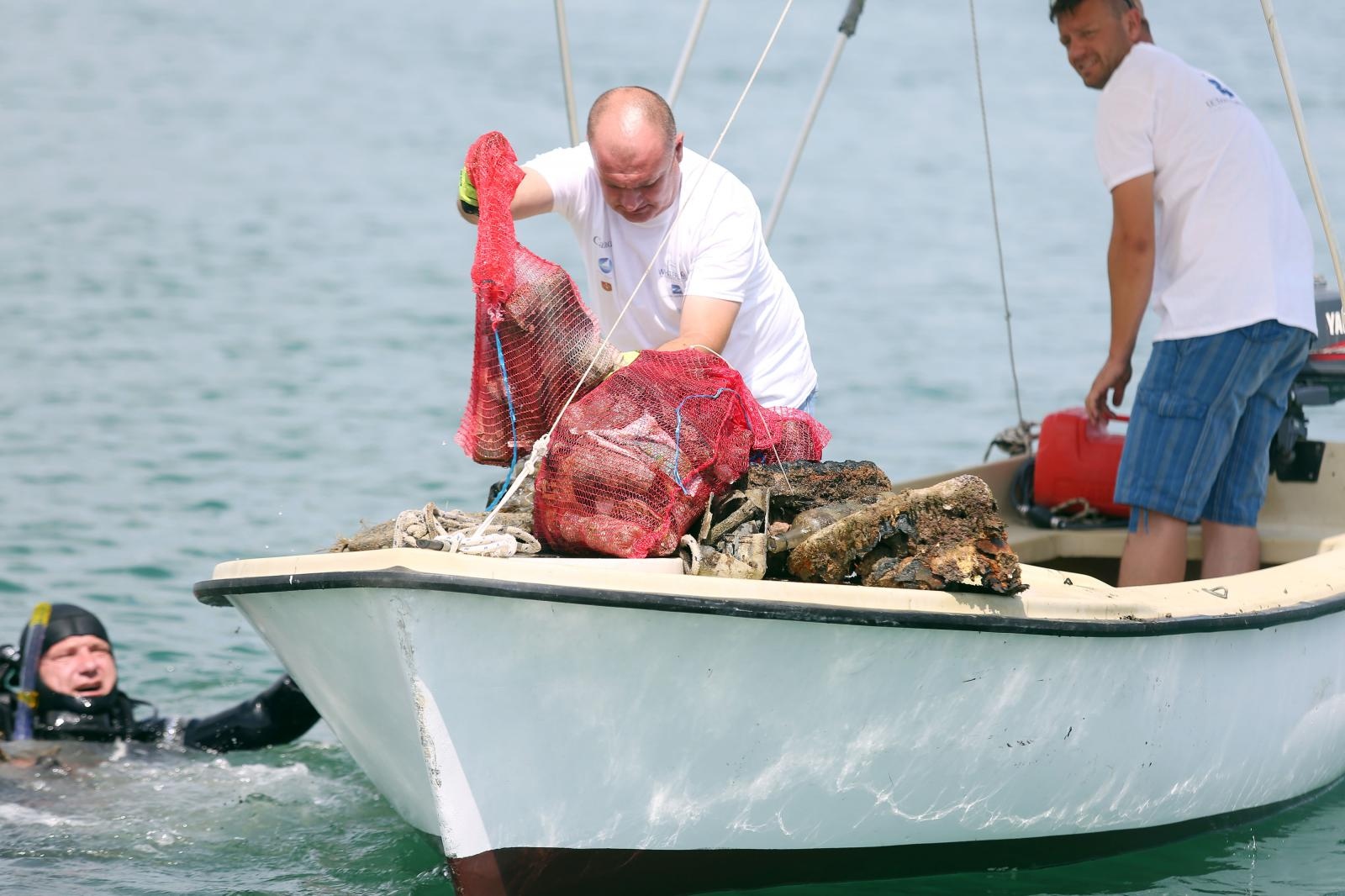 Šest veleposlanika čistilo morsko dno kod Murtera
