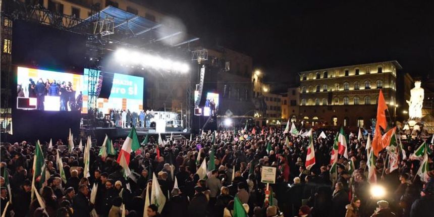 Firenza, Čeka se obraćanje Matte Renzija. Hina/EPA Firenza, Čeka se obraćanje Matte Renzija. Hina/EPA