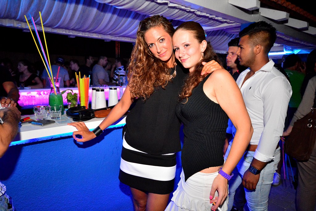 Subotnja zabava u Noštromo i Vagabundo barovima na Viru ; foto Iva Perinčić