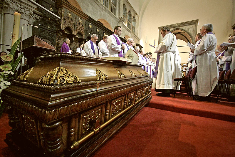 Posljednji ispraćaj nadbiskupa Ivana Prenđe (foto: Marin Gospić)