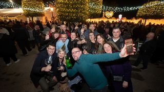 Vatromet, tisuće konfeta, šampanjac, prskalice i koncert Ivana Zaka i Tempo Banda