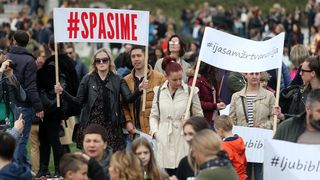 Prosvjed #spasime: Tomislavov trg u Zagrebu pun ljudi, došao i Plenković Prosvjed #spasime: Tomislavov trg u Zagrebu pun ljudi, došao i Plenković