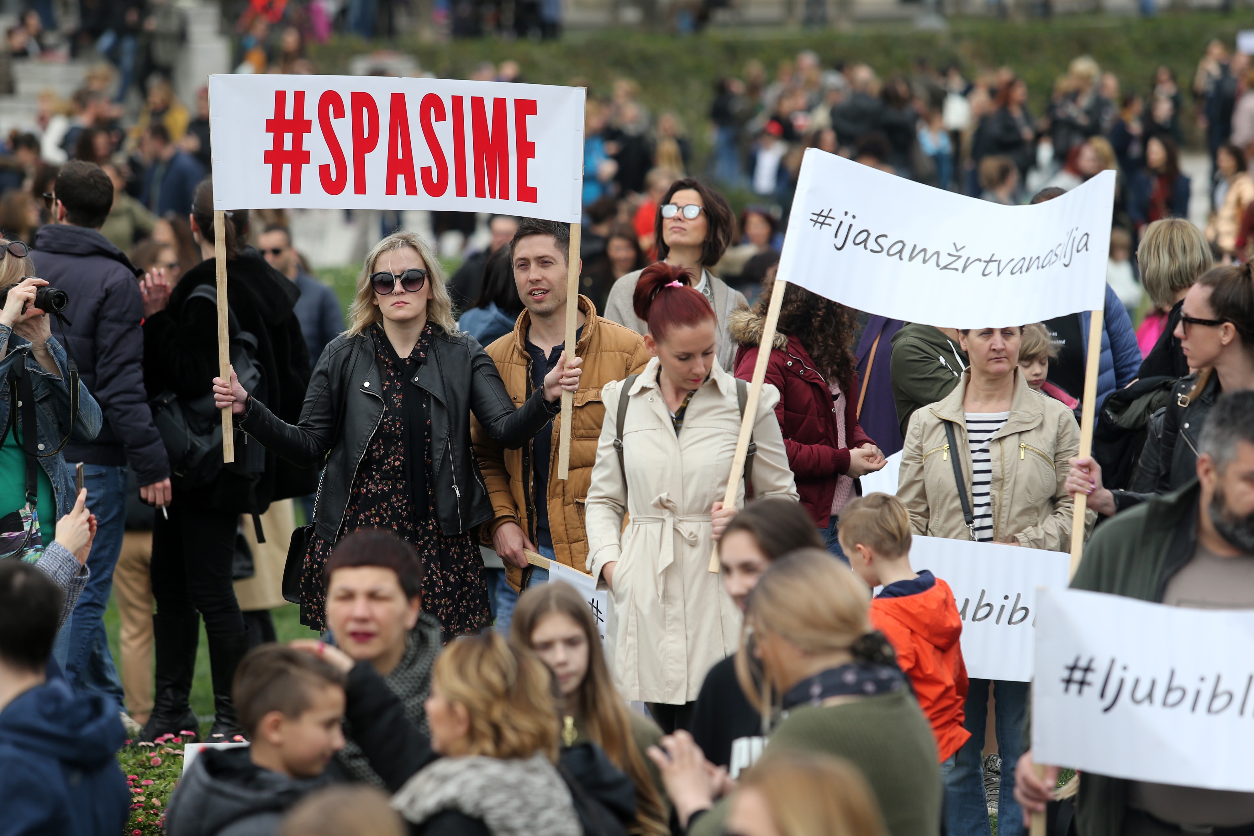 Prosvjed #spasime: Tomislavov trg u Zagrebu pun ljudi, došao i Plenković Prosvjed #spasime: Tomislavov trg u Zagrebu pun ljudi, došao i Plenković