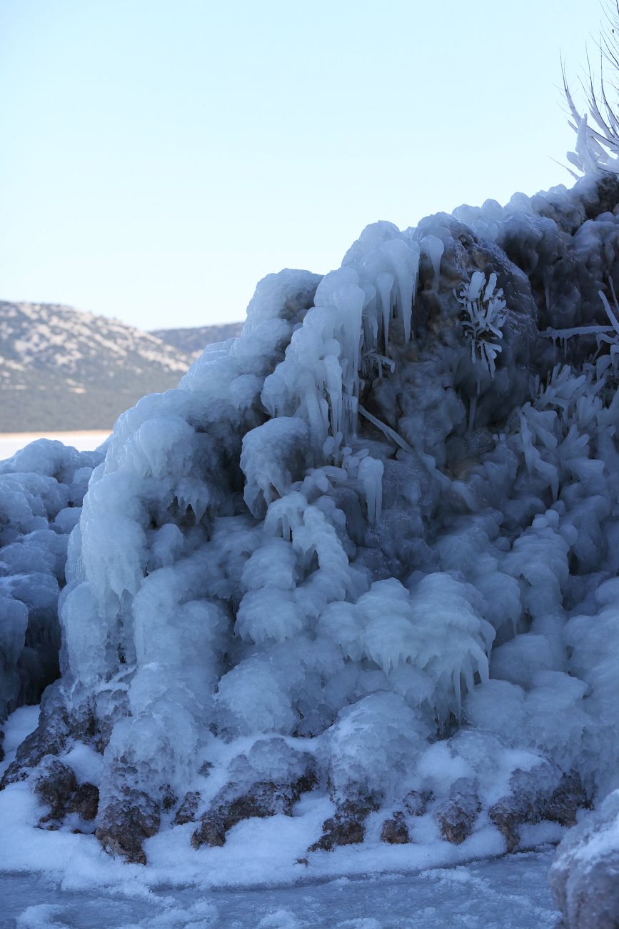 Šetnja po zaleđenom i bajkovitim Vranskim jezerom Šetnja po zaleđenom i bajkovitim Vranskim jezerom