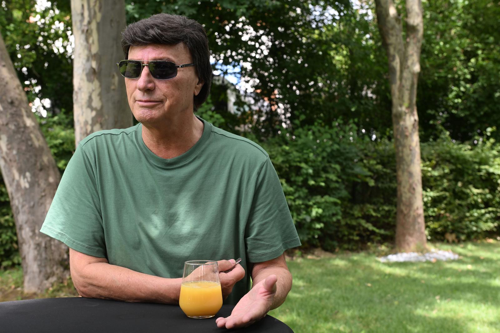 U Croatia Records-u odrzana je promocija novog albuma pjevaca Duska Lokina. U Croatia Records-u odrzana je promocija novog albuma pjevaca Duska Lokina.