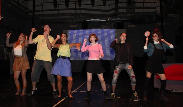 Ususret novoj sezoni u HNK Zadar u srijedu, 25. rujna s početkom u 20 sati premijerno će biti izvedena predstava SASVIM SAM POPUBERTETIO,  u produkciji  HNK ZADAR u suradnji s kazališnom udrugom “Igrajmo se” Zadar.  Autorica teksta je Sanja Pilić, a redat