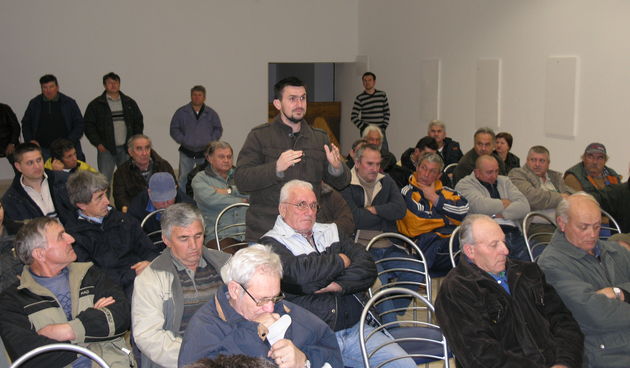 Ovčari i lovci s Paga na skupu u Kolanu (Foto: J. Portada)