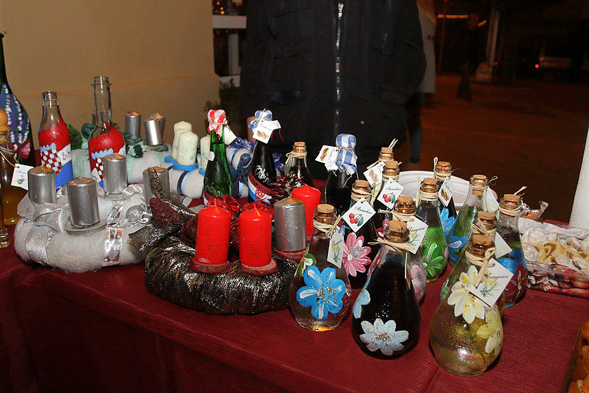 Bibinje: Božićni sajam na Trgu Franje Tuđmana Bibinje: Božićni sajam na Trgu Franje Tuđmana