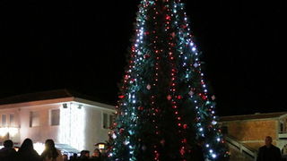 Paljenjem prve adventske svijeće i prigodnim zabavnim programom započela manifestacija Advent na otoku Viru