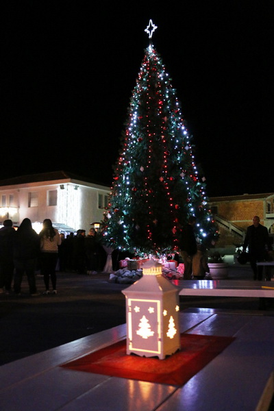 Paljenjem prve adventske svijeće i prigodnim zabavnim programom započela manifestacija Advent na otoku Viru