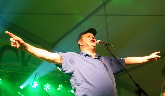 Zvuci klapske pjesme, riba na mnoštvo načina, sretna lica posjetitelja slika su ribljeg dana na prvom Jarun Piknik festivalu. Tomislav Bralić i klapa Intrade, Marijan Ban i Diktatori u Zagreb su donijeli dašak svježeg morskog zraka.