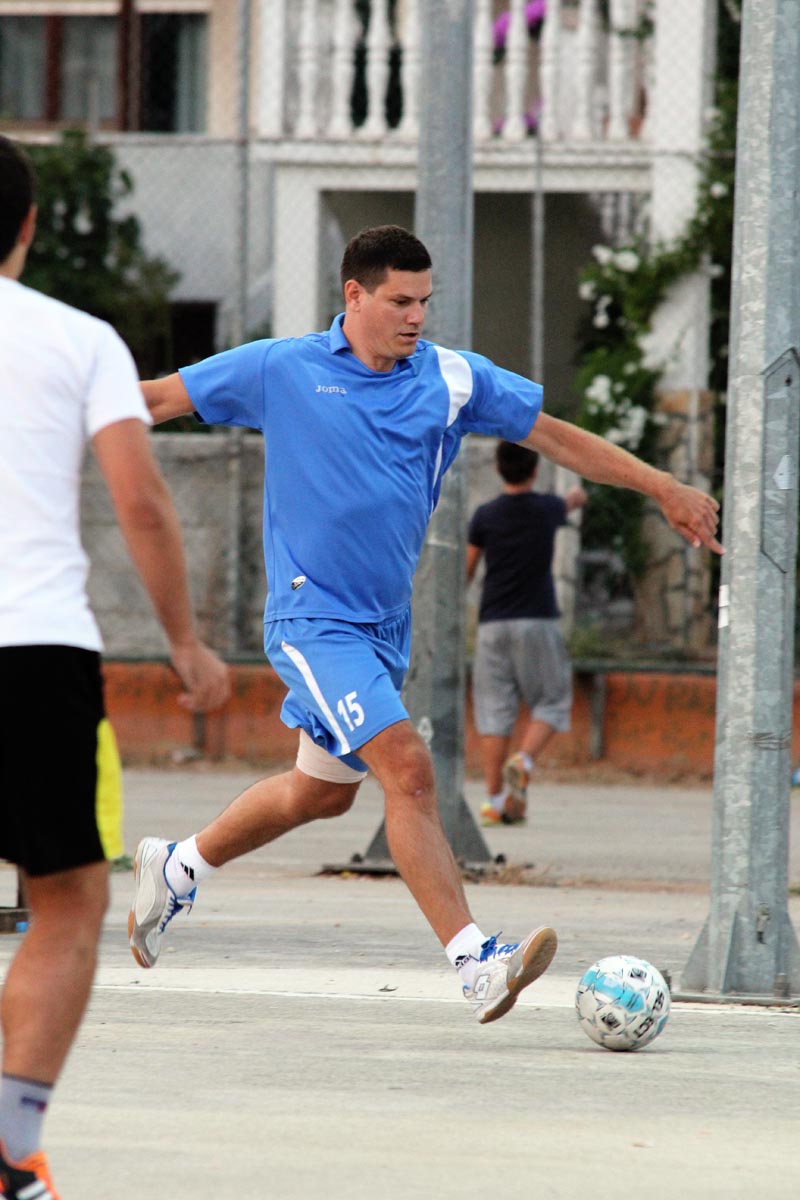 Na Stanovima se uz boćarski turnir održao i revijalni nogometni turnir. Osim prijavljenih ekipa, snage su ponovno odmjeravali liječnici Opće bolnice Zadar i predstavnici poglavarstva Grada Zadra. Na Stanovima se uz boćarski turnir održao i revijalni nogometni turnir. Osim prijavljenih ekipa, snage su ponovno odmjeravali liječnici Opće bolnice Zadar i predstavnici poglavarstva Grada Zadra.