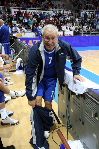 KK Zadar – Real Madrid, umirovljenje dresova 10 (Giuseppe Giergia) i 11 (Kresimir Cosic), Foto; Mladen Malik KK Zadar – Real Madrid, umirovljenje dresova 10 (Giuseppe Giergia) i 11 (Kresimir Cosic), Foto; Mladen Malik