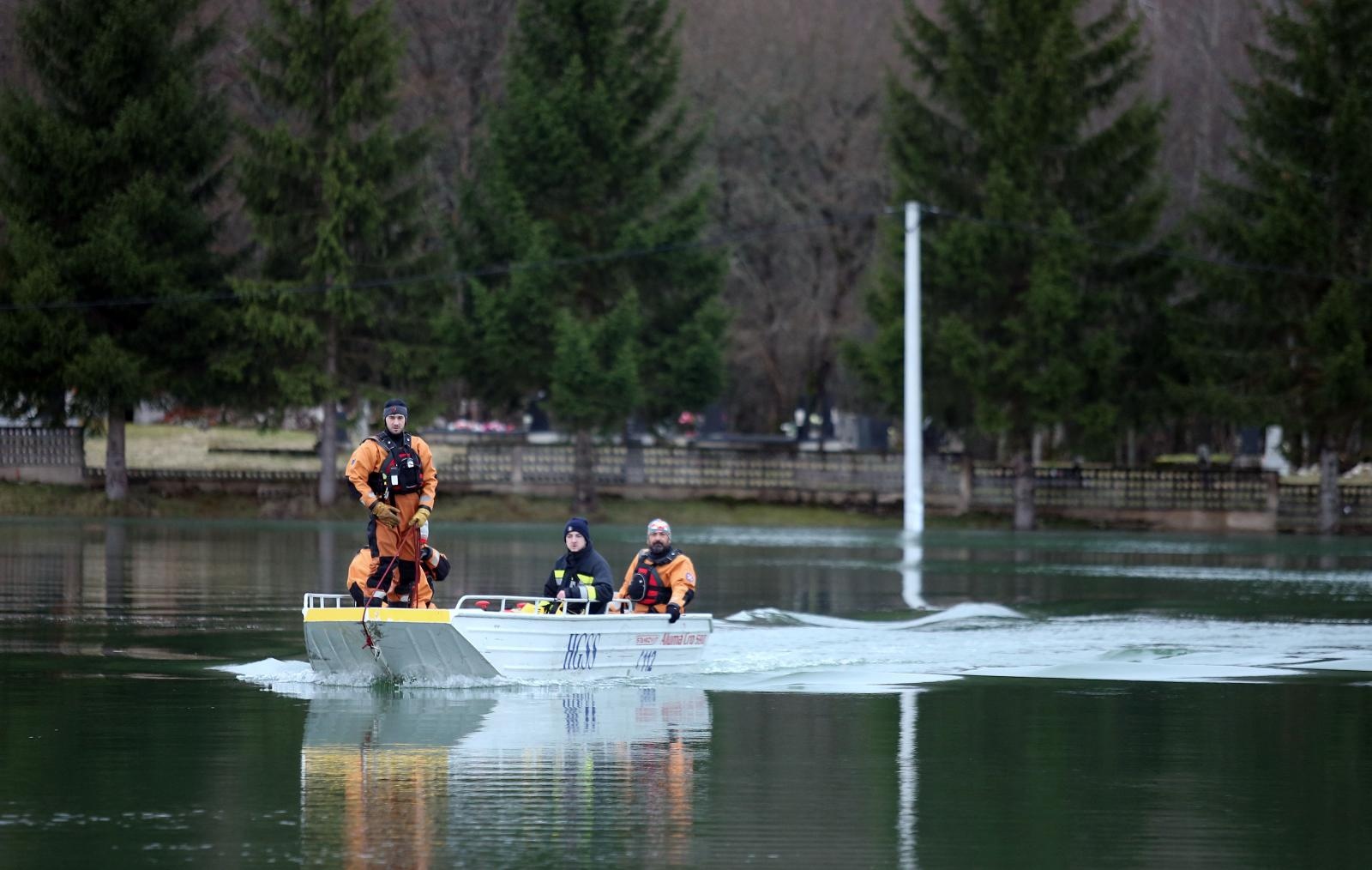 Na području Kosinja proglašeno izvanredno stanje obrane od poplava Na području Kosinja proglašeno izvanredno stanje obrane od poplava