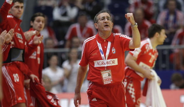 Graz, 210110.
Austrija je domacin EURO 2010 u rukometu od 19-31 01.10. U Grazu  igra skupina A, gdje nastupaju reprezentacije Norveske, Ukrajine, Rusije i Hrvatske. Utakmica 2. kolo Hrvatska – Ukrajina.
Na slici: Izbornik Lino Cervar.
Foto: Nenad Dugi / C