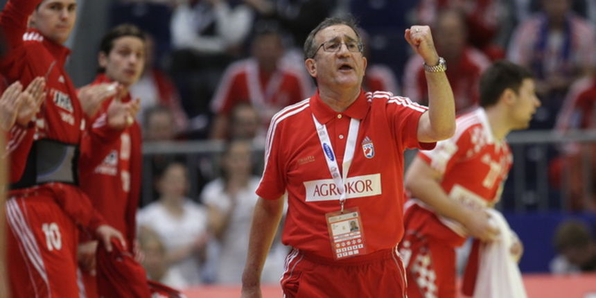 Graz, 210110.
Austrija je domacin EURO 2010 u rukometu od 19-31 01.10. U Grazu igra skupina A, gdje nastupaju reprezentacije Norveske, Ukrajine, Rusije i Hrvatske. Utakmica 2. kolo Hrvatska – Ukrajina.
Na slici: Izbornik Lino Cervar.
Foto: Nenad Dugi / C Graz, 210110.
Austrija je domacin EURO 2010 u rukometu od 19-31 01.10. U Grazu igra skupina A, gdje nastupaju reprezentacije Norveske, Ukrajine, Rusije i Hrvatske. Utakmica 2. kolo Hrvatska – Ukrajina.
Na slici: Izbornik Lino Cervar.
Foto: Nenad Dugi / C