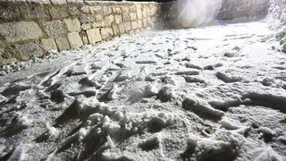 Klis, 101212. 
Ciklona Simenka je veceras donijela Snijeg nadomak Splita svega 4km zracne linije od Splita.
Na slici Snijeg na Klisu.
Foto: Zvonimir Barisin / CROPIX