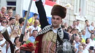 Slavodobitnik 302. Alke je Alen Poljak, od predsjednice dobio zlatni prsten s hrvatskim grbom