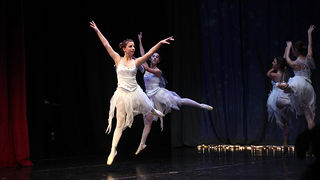 “Plesna čestitka” (foto:Saša Čuka)