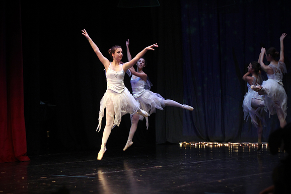 “Plesna čestitka” (foto:Saša Čuka)