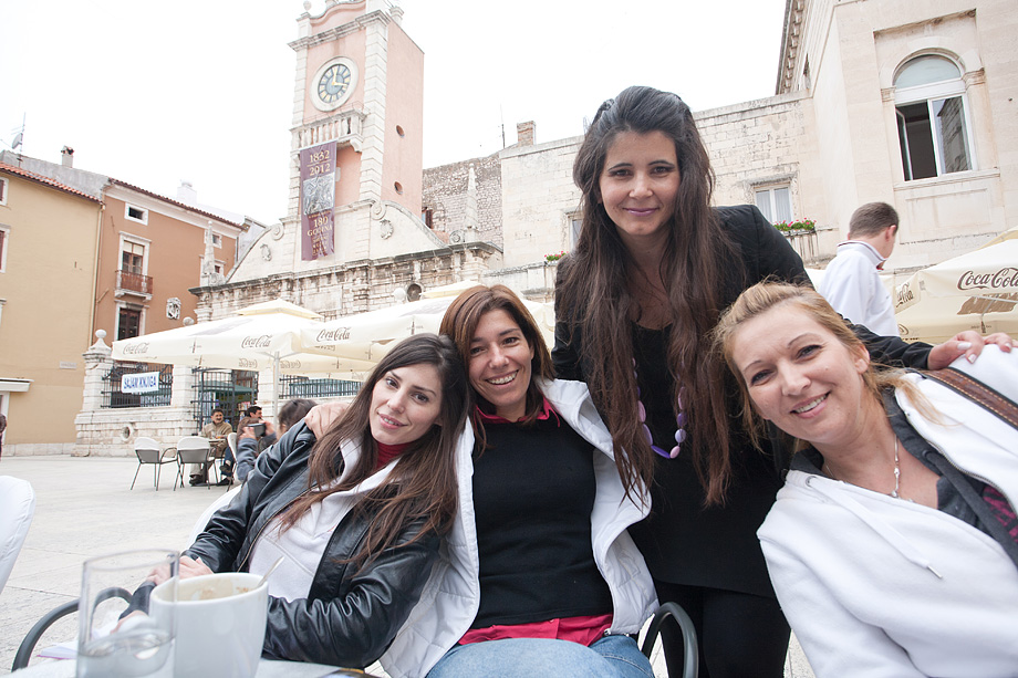 Top model Lorena Dias Terezinho i njena sestra Mara Dias, pronašle davno izgubljenu obitelj u Bibinjama, foto: Leo Banić Top model Lorena Dias Terezinho i njena sestra Mara Dias, pronašle davno izgubljenu obitelj u Bibinjama, foto: Leo Banić
