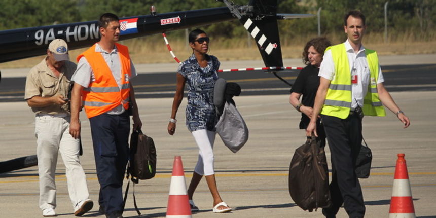 Zadar, 220710.
Natalie Cole svjetski poznata pjevacica koja sutra 23. srpnja u Zadru ima koncert, sletjela je u zracnu luku Zemunik.
Foto: Andrija Lucic / CROPIX Zadar, 220710.
Natalie Cole svjetski poznata pjevacica koja sutra 23. srpnja u Zadru ima koncert, sletjela je u zracnu luku Zemunik.
Foto: Andrija Lucic / CROPIX