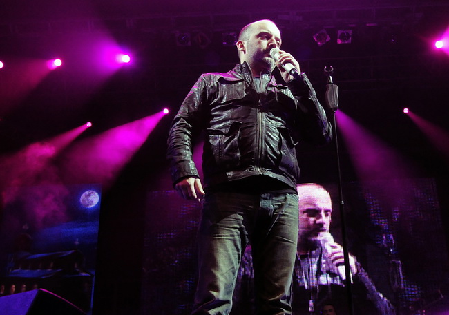 Skoplje, 240110.
Humanitarni koncert odrzan u Skoplju na kome su izvodjaci premijerno pjevali pjesme koje je komponirao Tose Proeski.
Na fotografiji: Toni Cetinski.
Foto: Maja Zlatevska / CROPIX Skoplje, 240110.
Humanitarni koncert odrzan u Skoplju na kome su izvodjaci premijerno pjevali pjesme koje je komponirao Tose Proeski.
Na fotografiji: Toni Cetinski.
Foto: Maja Zlatevska / CROPIX