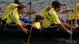 Metkovic, 140810
13. Maraton Ladja na Neretvi od Metkovica do Ploca.
Na slici skijas Natko Zrncic Dim (sjedi u sredini ladje) s ekipom Saric Struga
Foto: Ivo Ravlic / CROPIX