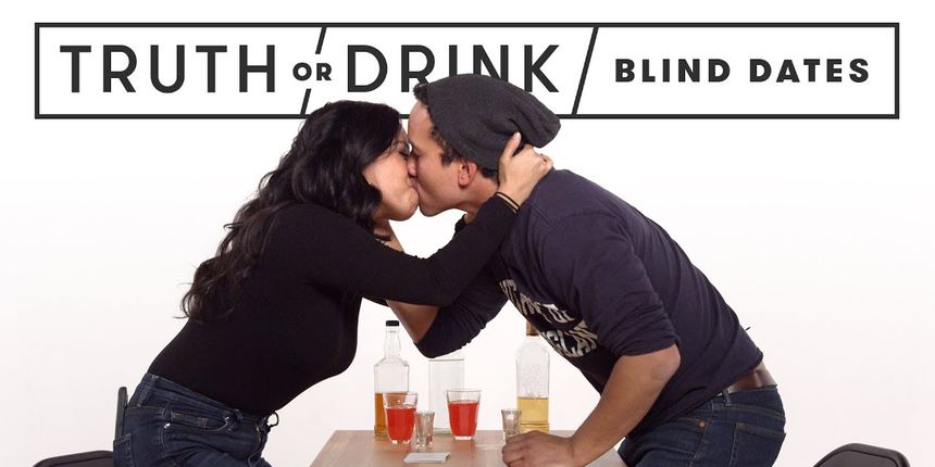 Spoj na slijepo s izazovom istine ili pića na “eks” Spoj na slijepo s izazovom istine ili pića na “eks”