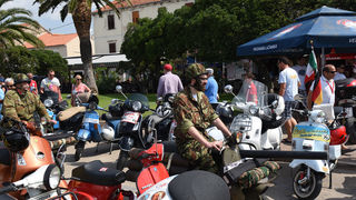 Spektakularni defile vespaša, foto: Vinko Pešić Spektakularni defile vespaša, foto: Vinko Pešić
