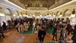 U Domu branitelja poceo 14. HAND MADE FEST – Festival rucnih izrada, mastovitosti i dizajna. I ove se godine u svih 5 dvorana Doma branitelja, 200-ak izlagaca, od kojih i 20% muskaraca, tri dana promice i promovira jedinstvene vrijednosti rucnih izrada, p U Domu branitelja poceo 14. HAND MADE FEST – Festival rucnih izrada, mastovitosti i dizajna. I ove se godine u svih 5 dvorana Doma branitelja, 200-ak izlagaca, od kojih i 20% muskaraca, tri dana promice i promovira jedinstvene vrijednosti rucnih izrada, p