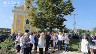 Bibinjci gradišćanskim Hrvatima darovali 1.82 metara visok kip sv. Roka Bibinjci gradišćanskim Hrvatima darovali 1.82 metara visok kip sv. Roka
