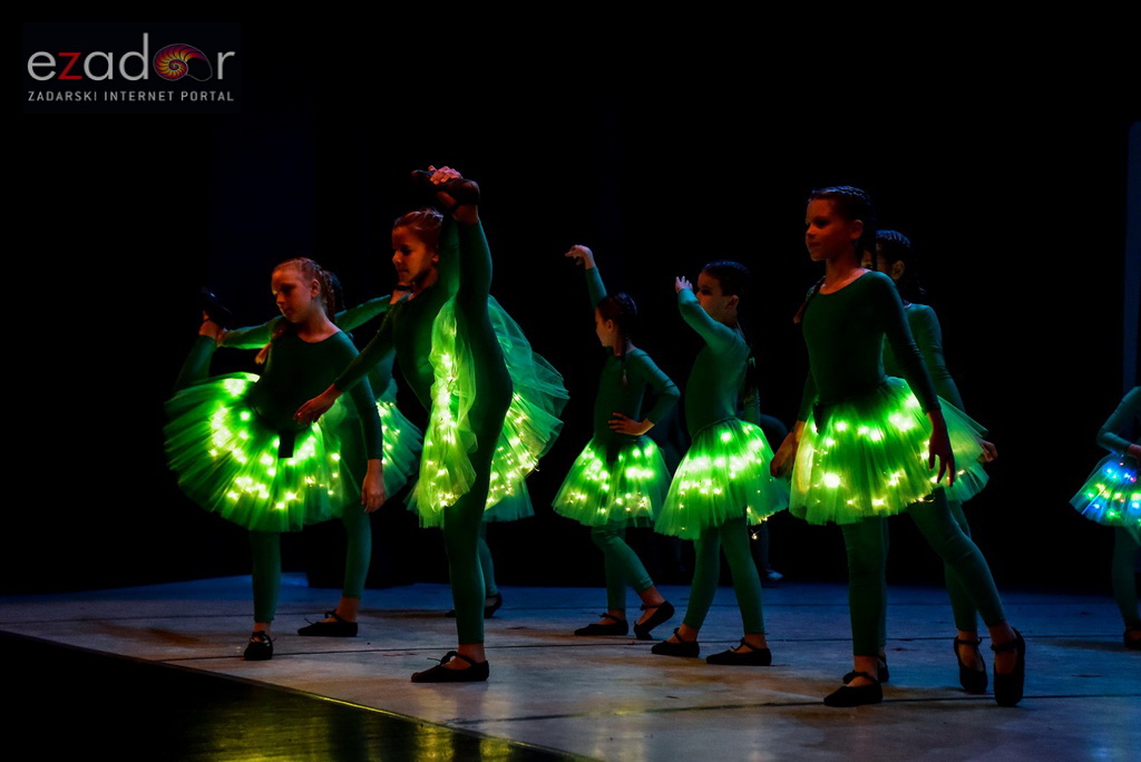 Predstava “Odgojoj” Plesne udruge Gesta u HNK Zadar