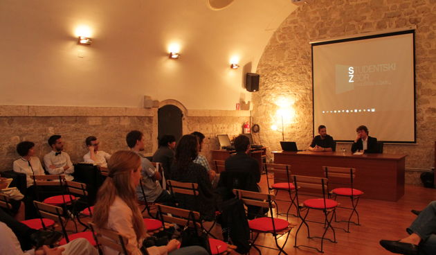 Ministar Šustar se družio sa zadarskim studentima