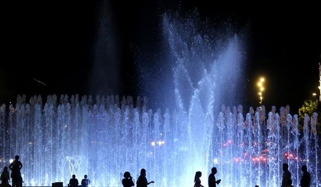 Gradonacelnik Milan Bandic otvorio je Vukovarsku ulicu i pustio tri nove fontane u probni rad. Photo: Anto Magzan/PIXSELL