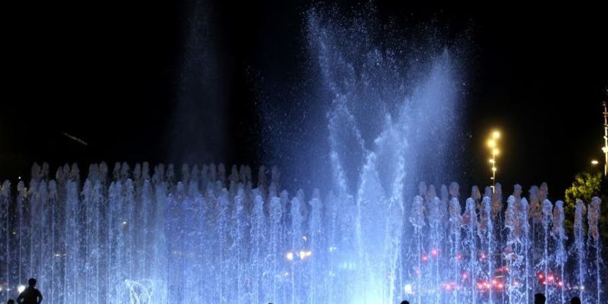 Gradonacelnik Milan Bandic otvorio je Vukovarsku ulicu i pustio tri nove fontane u probni rad. Photo: Anto Magzan/PIXSELL Gradonacelnik Milan Bandic otvorio je Vukovarsku ulicu i pustio tri nove fontane u probni rad. Photo: Anto Magzan/PIXSELL