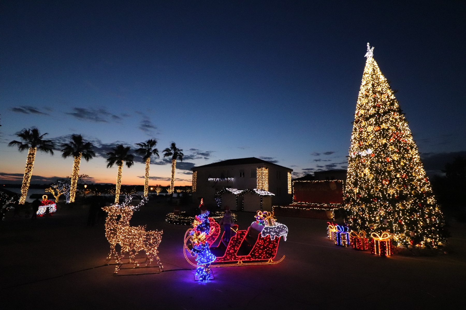 Božićna svjetla i adventski ugođaj na Viru
